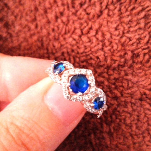(7)💙🚨 Three Stone Sapphire with Rhinestones Ring🚨 - Picture 6 of 8